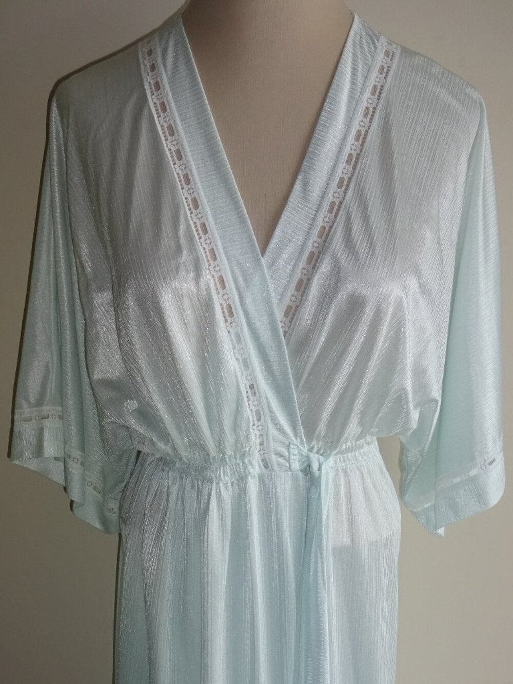 Vintage 1970s Deena Seafoam Green Shiny Maxi Nylon Wrap Robe S Lingerie Lace USA